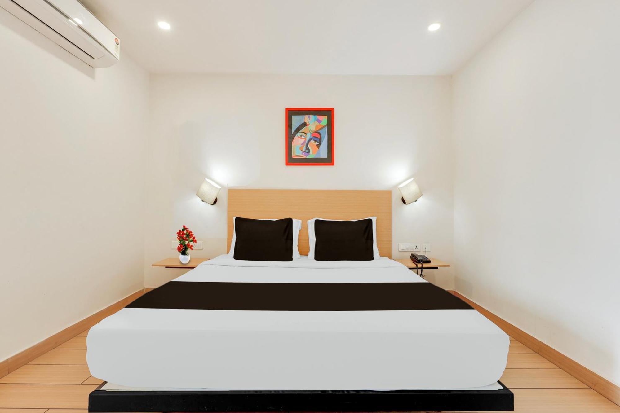 Super Townhouse Visakhapatnam Hotell Exteriör bild