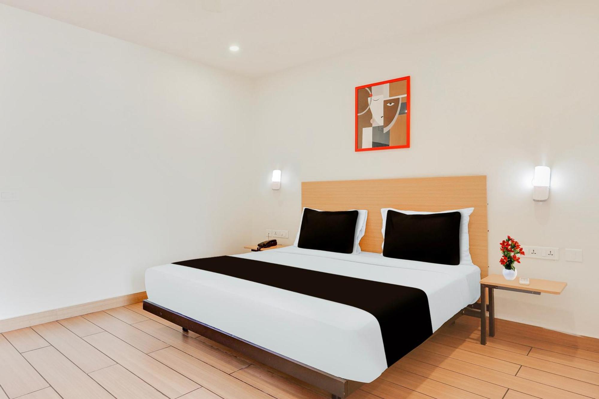 Super Townhouse Visakhapatnam Hotell Exteriör bild
