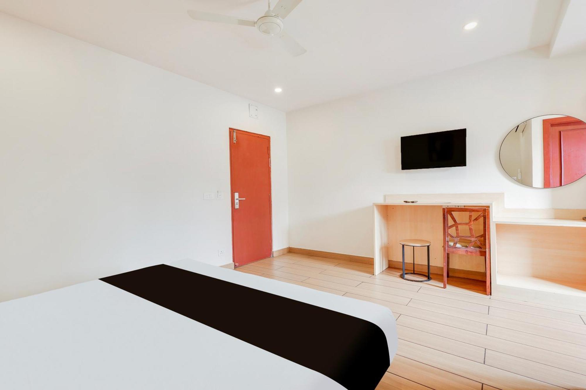 Super Townhouse Visakhapatnam Hotell Exteriör bild