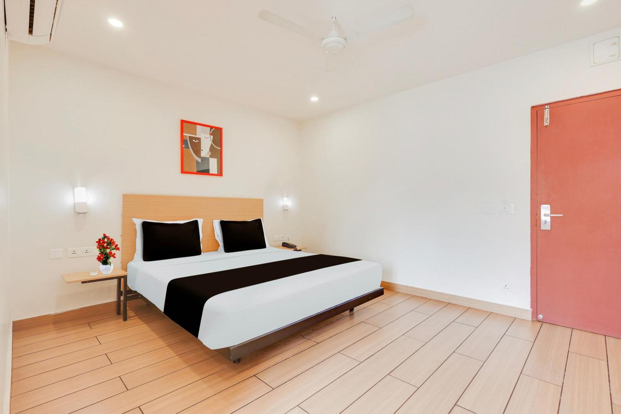 Super Townhouse Visakhapatnam Hotell Exteriör bild