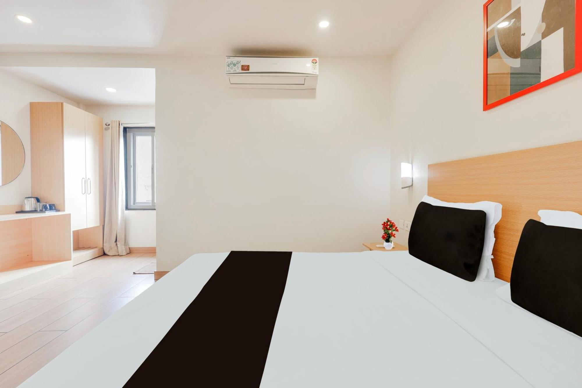 Super Townhouse Visakhapatnam Hotell Exteriör bild