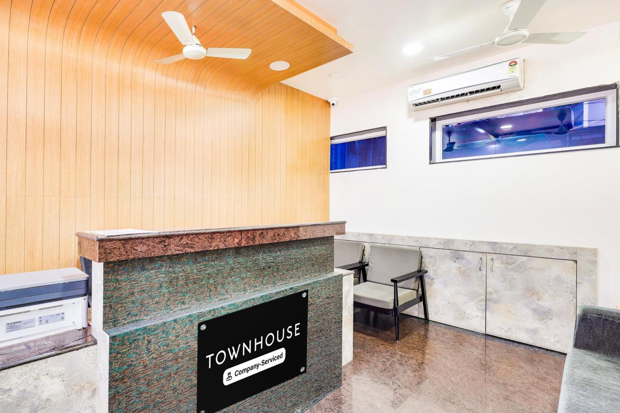 Super Townhouse Visakhapatnam Hotell Exteriör bild