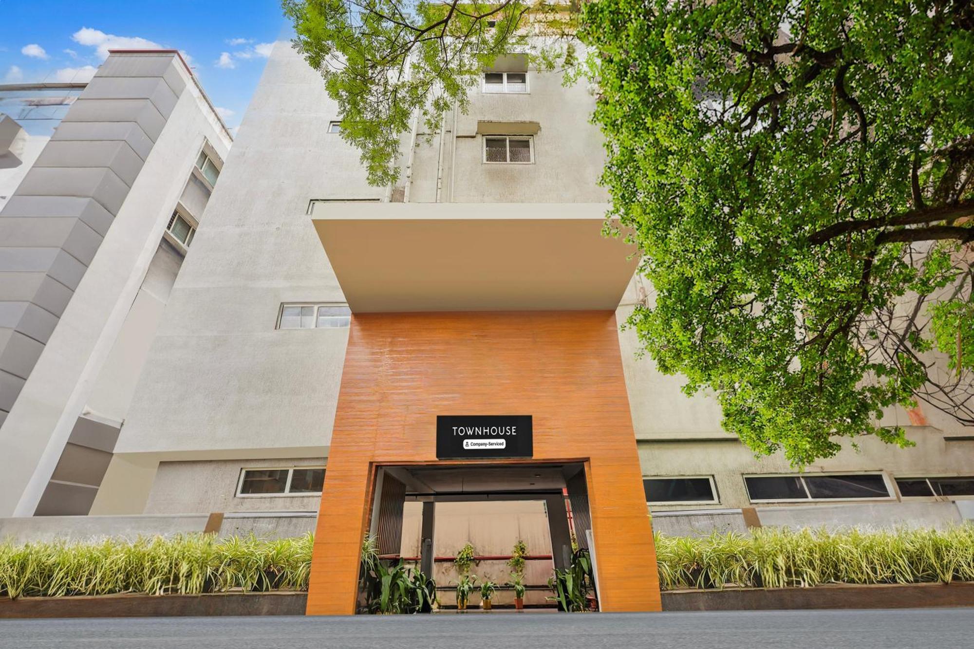 Super Townhouse Visakhapatnam Hotell Exteriör bild